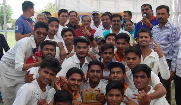 पं. दीनदयाल उपाध्याय जन्म शताब्दी क्रिकेट प्रतियोगिता : रोमांचक मैच का सिलसिला जारी पं. दीनदयाल उपाध्याय जन्म शताब्दी क्रिकेट प्रतियोगिता : रोमांचक मैच का सिलसिला जारी
