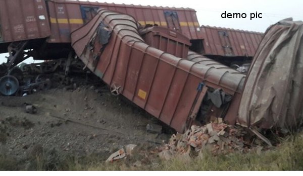 हरियाणा में मालगाड़ी के 15 डिब्बे पटरी से उतरकर नदी में गिरे हरियाणा में मालगाड़ी के 15 डिब्बे पटरी से उतरकर नदी में गिरे