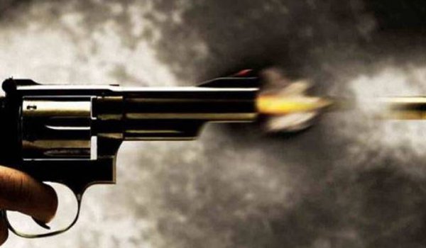 gunman opend fired in noida Property dealers house, wife and son killed