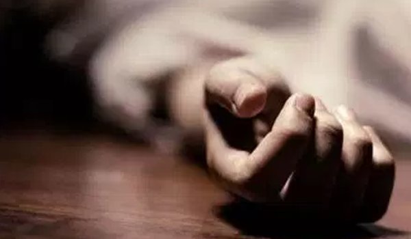 प्रेमी के धोखा देने पर 11वीं कक्षा की छात्रा ने की सुसाइड प्रेमी के धोखा देने पर 11वीं कक्षा की छात्रा ने की सुसाइड
