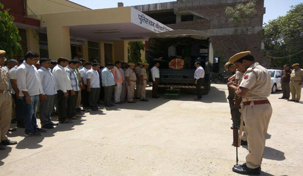 ट्रोलर की टक्कर से हेड कांस्टेबल की जान गई, आॅन ड्यूटी था पुलिसकर्मी ट्रोलर की टक्कर से हेड कांस्टेबल की जान गई, आॅन ड्यूटी था पुलिसकर्मी