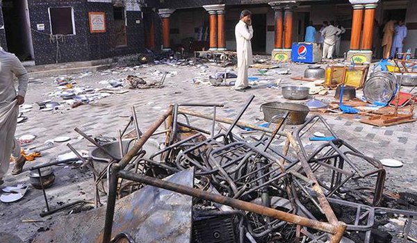 पाकिस्तान के सिंध में हिंदू मंदिर में तोड़फोड़, टूटी मूर्तियां नाले में मिलीं पाकिस्तान के सिंध में हिंदू मंदिर में तोड़फोड़, टूटी मूर्तियां नाले में मिलीं