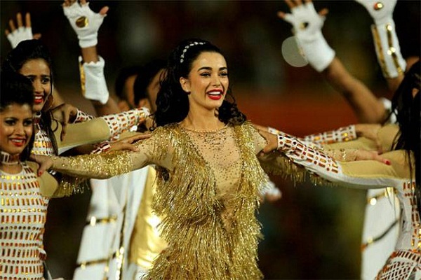 ipl-2017 people trolled amy jackson for her dance performs at the opening ceremony of ipl