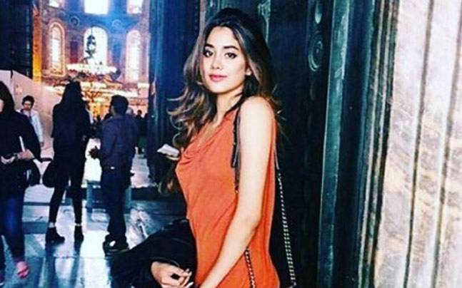 jhanvi-kapoor-sridevi-daughter-video-going-viral-on-instagram