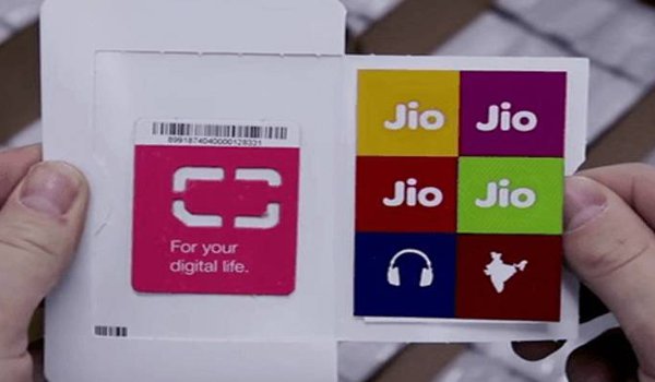 रिलायंस Jio यूजर्स को 12-18 महीने तक देती रहेगी फ्री ऑफर्स रिलायंस Jio यूजर्स को 12-18 महीने तक देती रहेगी फ्री ऑफर्स