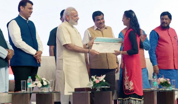 लातूर की लड़की को प्रधानमंत्री मोदी ने एक करोड़ का इनाम दिया