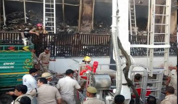 नोएडा : इलेक्ट्रॉनिक्स के एक कारखाने में आग, 6 मरे नोएडा : इलेक्ट्रॉनिक्स के एक कारखाने में आग, 6 मरे