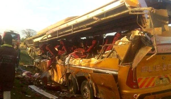 केन्या में बस-तेल टैंकर भिडंत, 27 की मौत केन्या में बस-तेल टैंकर भिडंत, 27 की मौत