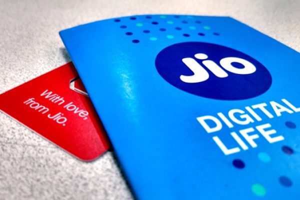 reliance jio may launch 4g laptop soon