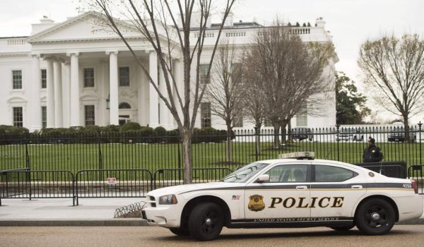 White House की सुरक्षा में चूक, गुप्तचर विभाग के 2 अधिकारी निलंबित