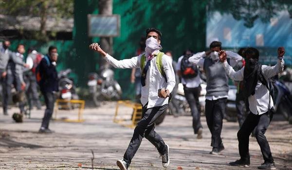 कश्मीर में पत्थरबाजी खत्म हो तो रुकेगी पैलेट गन : सुप्रीमकोर्ट कश्मीर में पत्थरबाजी खत्म हो तो रुकेगी पैलेट गन : सुप्रीमकोर्ट