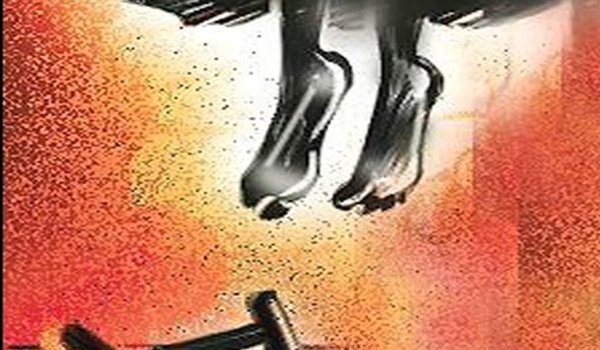 सहपाठियों से झगड़े के बाद छठी की छात्रा ने की सुसाइड सहपाठियों से झगड़े के बाद छठी की छात्रा ने की सुसाइड