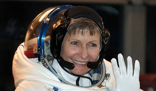 नासा की वरिष्ठ महिला अंतरिक्ष यात्री और तीन माह अंतरिक्ष में रहेंगी