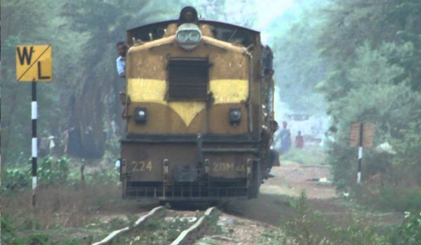 कश्मीर में चलेगी शीशे वाली ट्रेन, परोसा जाएगा ‘वाजवान’