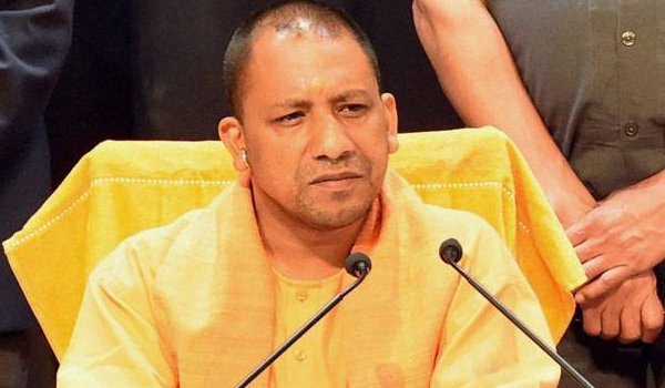 योगी ने अफसरों से सोशल मीडिया का इस्तेमाल करने को कहा योगी ने अफसरों से सोशल मीडिया का इस्तेमाल करने को कहा