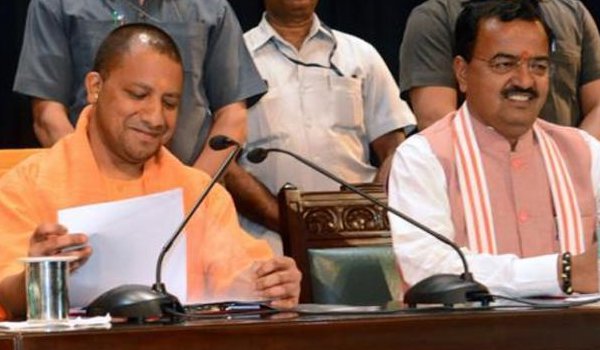 यूपी में योगी सरकार की पहली बैठक, किसानों का कर्ज माफ, वादा पूरा यूपी में योगी सरकार की पहली बैठक, किसानों का कर्ज माफ, वादा पूरा