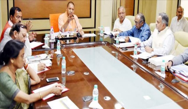 UP में 20 IAS अफसरों का तबादला, अखिलेश के करीबीयों पर गिरी गाज UP में 20 IAS अफसरों का तबादला, अखिलेश के करीबीयों पर गिरी गाज