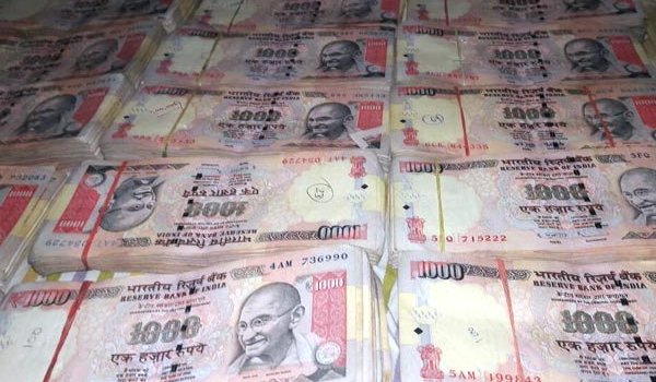 पटना में व्यवसायी के घर से 30 लाख रुपए के पुराने नोट बरामद