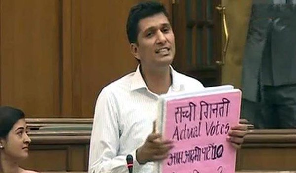 दिल्ली विधानसभा में दिखाया गया, कैसे होती है ईवीएम हैकिंग दिल्ली विधानसभा में दिखाया गया, कैसे होती है ईवीएम हैकिंग