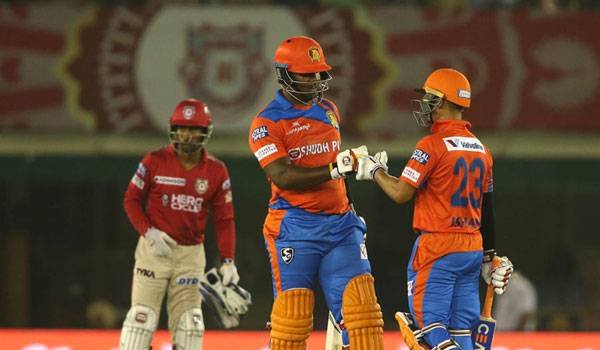 IPL 2017 : अमला का शतक बेकार, गुजरात 6 विकेट से जीता IPL 2017 : अमला का शतक बेकार, गुजरात 6 विकेट से जीता