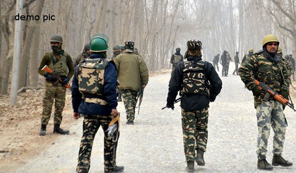 आतंकवादियों की तलाश में कश्मीर के 20 गांवों की घेराबंदी