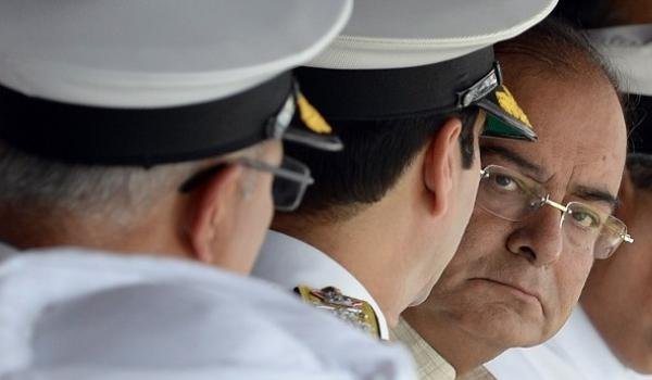 अरुण जेटली ने नौसेना कमांडरों को तैयार रहने को कहा