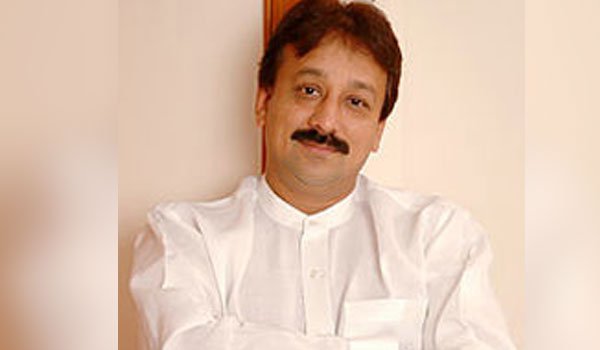 मनी लॉंड्रिंग मामले में बाबा सिद्दीकी के ठिकानों पर ईडी का छापा मनी लॉंड्रिंग मामले में बाबा सिद्दीकी के ठिकानों पर ईडी का छापा