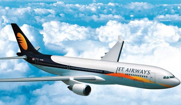 मुंबई-बैंकॉक उड़ान से पक्षी टकराने के बाद विमान लौटा