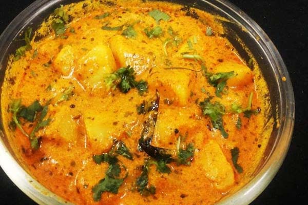 दही बेसन आलू बनाने की विधि दही बेसन आलू बनाने की विधि