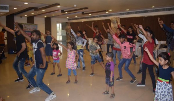 ‘बीट पे बूटी’ 15 दिवसीय डान्स समर कैम्प शुरू ‘बीट पे बूटी’ 15 दिवसीय डान्स समर कैम्प शुरू