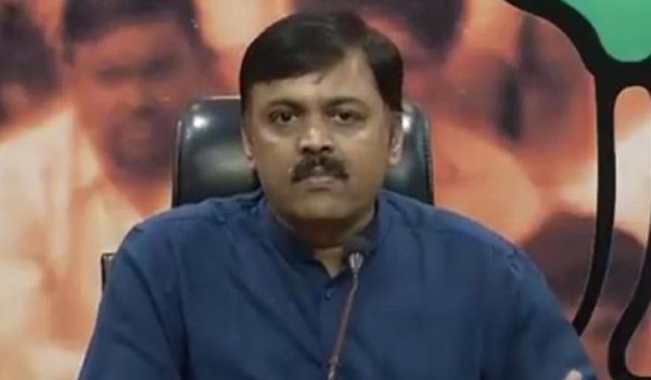 कांग्रेस ने एनरॉन मामले में पाकिस्तानी वकील क्यों रखा था : भाजपा कांग्रेस ने एनरॉन मामले में पाकिस्तानी वकील क्यों रखा था : भाजपा