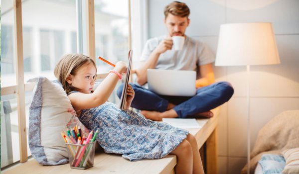 पिता, बेटियों की जरूरतों पर अधिक ध्यान देते हैं : शोध