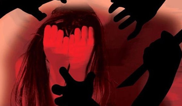 वाराणसी में 7वीं की छात्रा का अपहरण कर गैंगरेप वाराणसी में 7वीं की छात्रा का अपहरण कर गैंगरेप