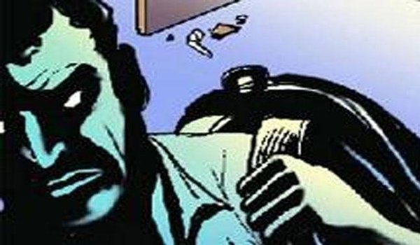 अलवर में कंपनी के गार्ड को बंधक बनाकर पांच लाख की लूट अलवर में कंपनी के गार्ड को बंधक बनाकर पांच लाख की लूट