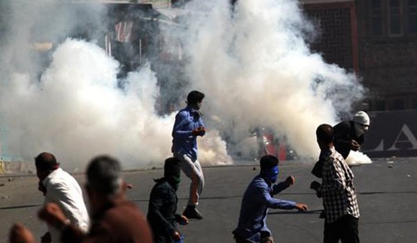 शोपियां में ‘लापता युवक’ आतंकवादियों के साथ, प्रदर्शन समाप्त शोपियां में ‘लापता युवक’ आतंकवादियों के साथ, प्रदर्शन समाप्त