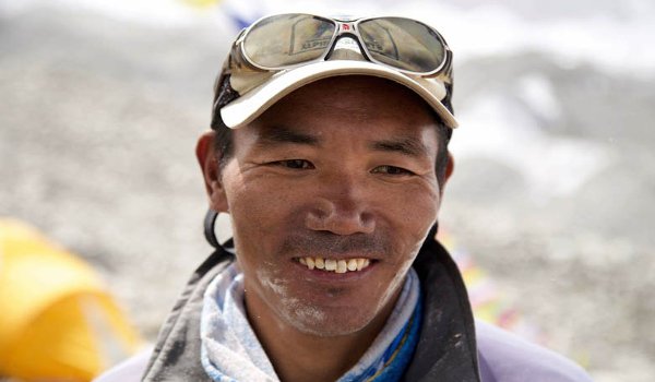 नेपाली शेरपा कामी रीता ने 21 बार माउंट एवरेस्ट फतह कर बनाया कीर्तिमान