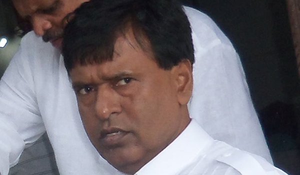 सपा विधायक हवाईअड्डे पर रोके गए, 10.56 लाख रुपये मिले सपा विधायक हवाईअड्डे पर रोके गए, 10.56 लाख रुपये मिले