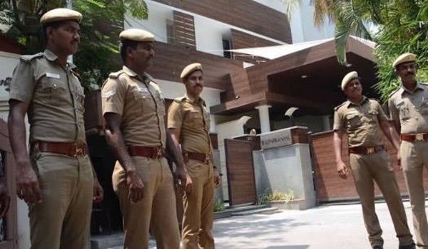 तमिलनाडु में रजनीकांत के राजनीति में उतरने का विरोध तमिलनाडु में रजनीकांत के राजनीति में उतरने का विरोध