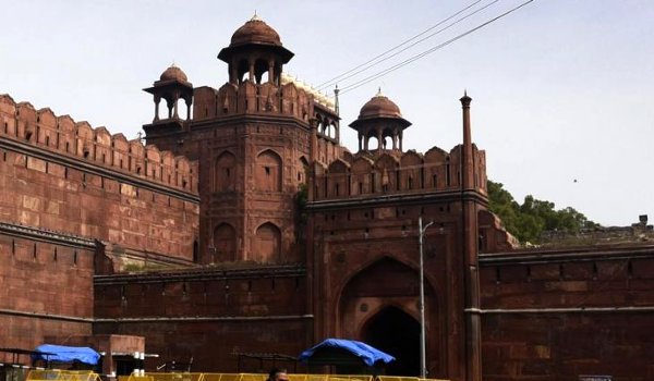 लाल किले के कुएं में मिला ग्रेनेड, सुरक्षित हटाया गया लाल किले के कुएं में मिला ग्रेनेड, सुरक्षित हटाया गया