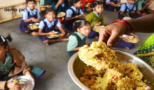 बिहार में Mid Day Meal खाने के बाद 80 स्कूली बच्चे बीमार