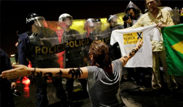 ब्राजील में राष्ट्रपति मिशेल टेमर के इस्तीफे की मांग को लेकर प्रदर्शन