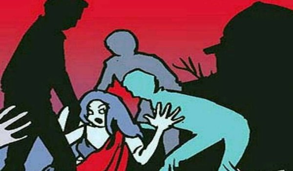 उत्तरप्रदेश : पति के सामने जंगल में पत्नी से गैंगरेप उत्तरप्रदेश : पति के सामने जंगल में पत्नी से गैंगरेप