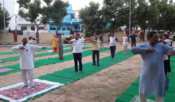 योग भगाए रोग : पंचशील में 7 दिवसीय शिविर का शुभारंभ योग भगाए रोग : पंचशील में 7 दिवसीय शिविर का शुभारंभ