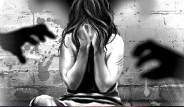 दोस्ती में धोखा : उदयपुर में किशोरी से रेप के आरोपी दो भाई अरेस्ट दोस्ती में धोखा : उदयपुर में किशोरी से रेप के आरोपी दो भाई अरेस्ट