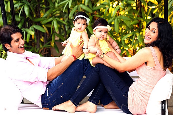 पापा करणवीर के साथ टीवी डेब्यू कर रही हैं उनकी जुड़वा बेटियां