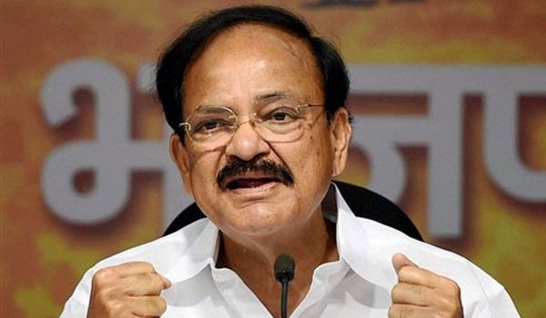 सरकार राष्ट्रपति चुनाव पर सर्वसम्मति बनाएगी : वेंकैया नायडू सरकार राष्ट्रपति चुनाव पर सर्वसम्मति बनाएगी : वेंकैया नायडू