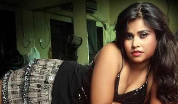 भोजपुरी अभिनेत्री अंजली श्रीवास्तव घर में फंदे से लटकती पाई गईं
