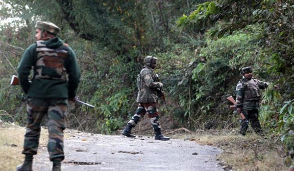 पाकिस्तानी हमले में 2 भारतीय जवान शहीद, 2 आतंकवादी ढेर