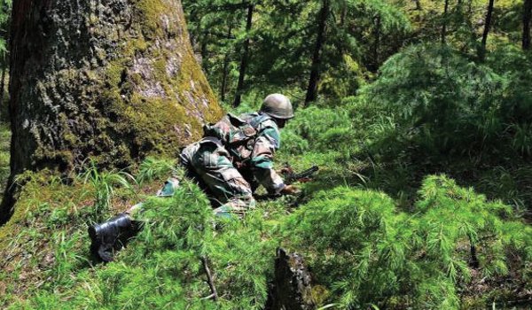 LoC पर घुसपैठ की कोशिश नाकाम, 5 आतंकी मारे गए : सेना LoC पर घुसपैठ की कोशिश नाकाम, 5 आतंकी मारे गए : सेना