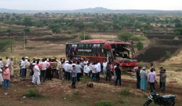 महाराष्ट्र में सड़क दुर्घटना : बस खाई में गिरने से 9 की मौत